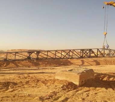 Long-span steel support under erection at the site